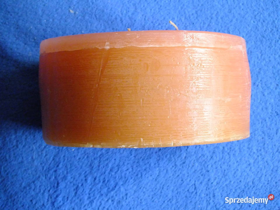 Sprzedam dużą okrągłą świeczkę używana w stanie