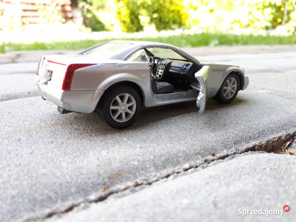 Cadillac EVOQ 137 czarne tablice