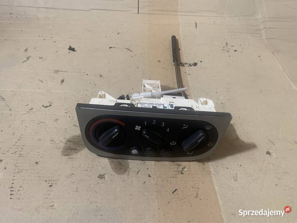 Panel nawiewu klimatyzacji 70610712 opel corsa c Szczecin