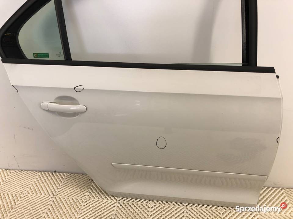 DRZWI PRAWY TYŁ SKODA RAPID Hatchback BIAŁY sprzedam