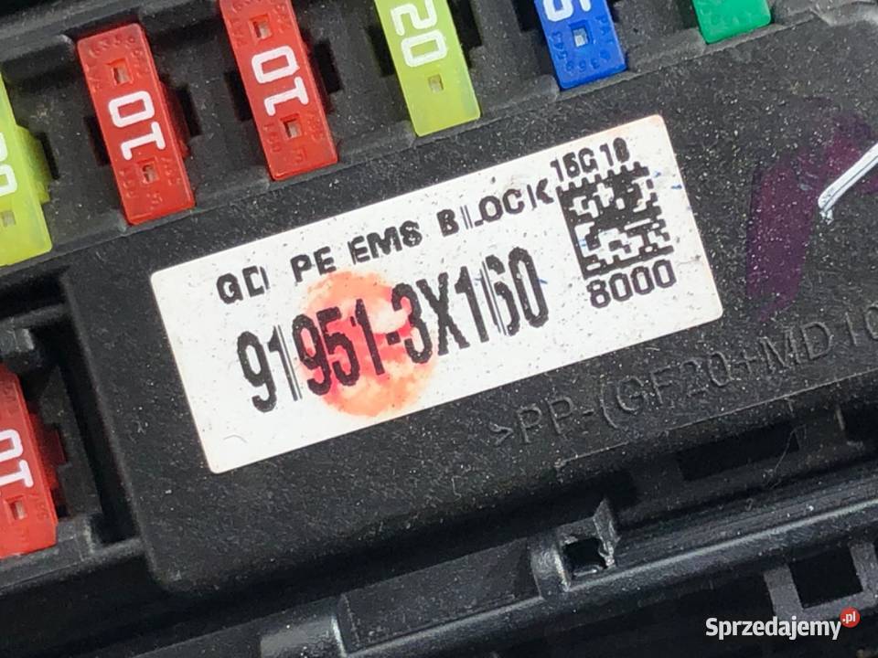 SKRZYNKA BEZPIECZNIKÓW HYUNDAI i40 Kombi 17 116 sprzedam