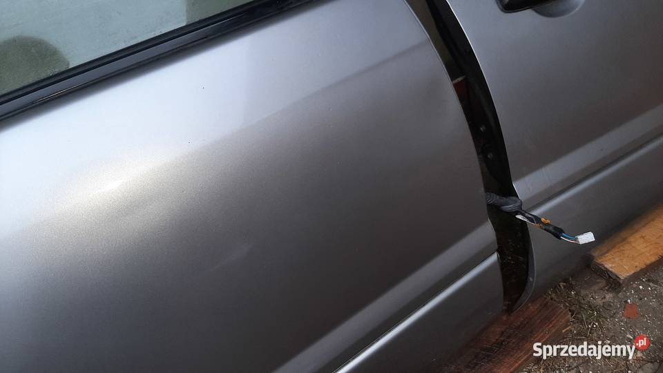 drzwi prawe kompletne Subaru Forester II SG Dębno sprzedam