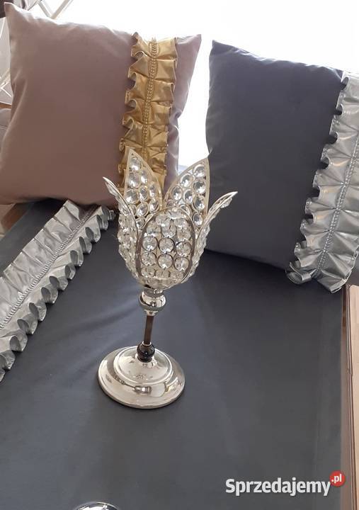 Bieżnik z falbanką w stylu glamour