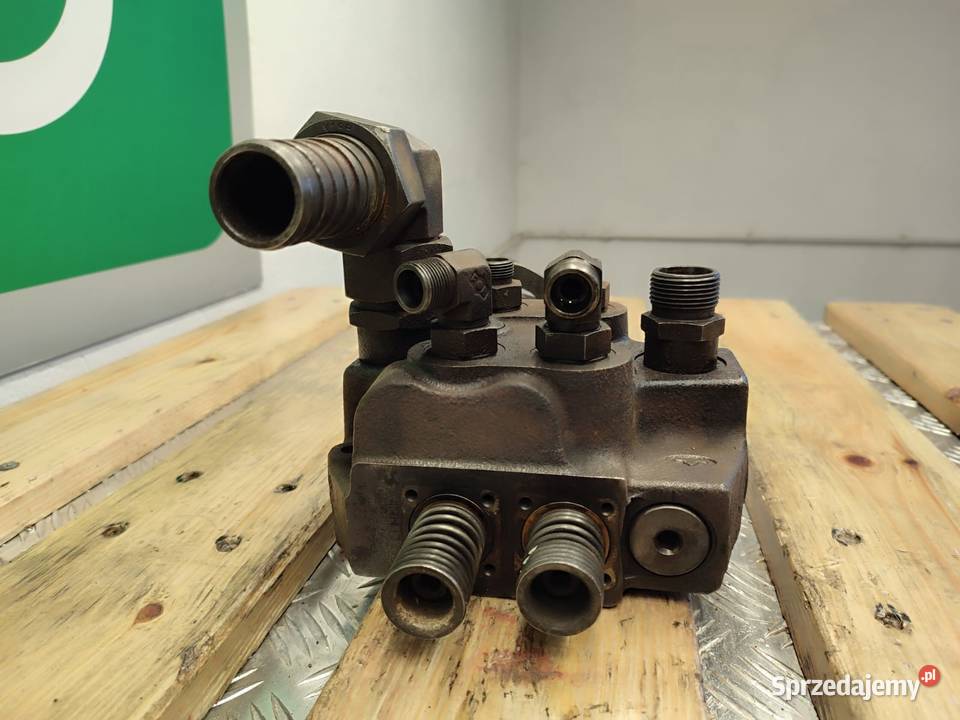 Rozdzielacz hydrauliczny monoblok PC2001777 006 Wilkowo
