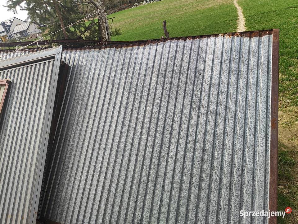 Garaż z bramą uchylaną Dębówka