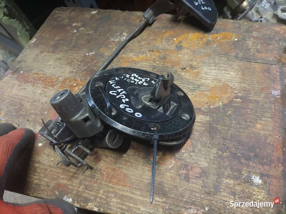 Kawasaki GPZ 600 zamki korek wlewu zamek dolnośląskie Jelenia Góra