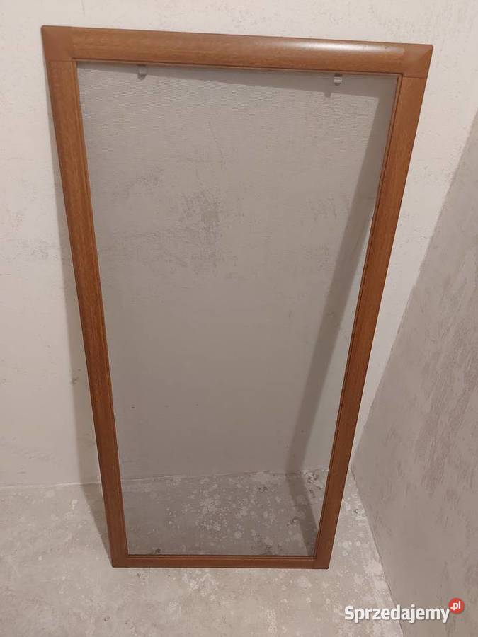 Okno używane z moskitierą 148x148 złoty dąb Olkusz