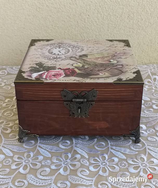 Zdobienie przedmiotów techniką decoupage