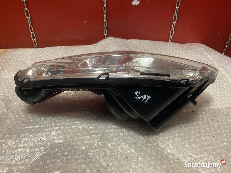 Peugeot Satelis 125 lampa przód reflektor B890 Poznań