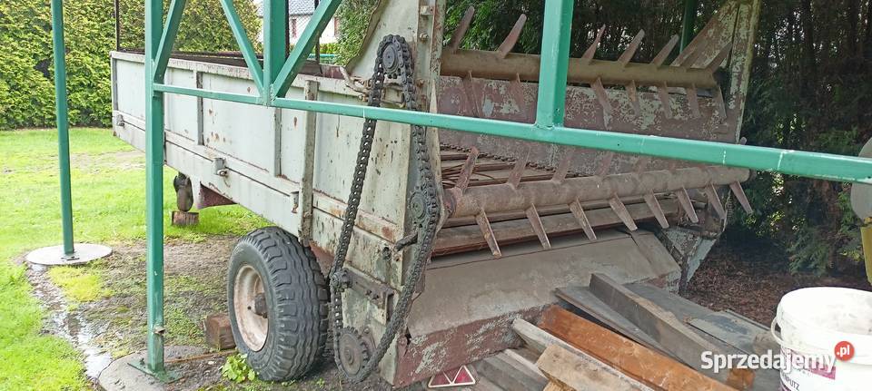 Rozrzutnik 1 osiowy super stan nieuszkodzony sprzedam