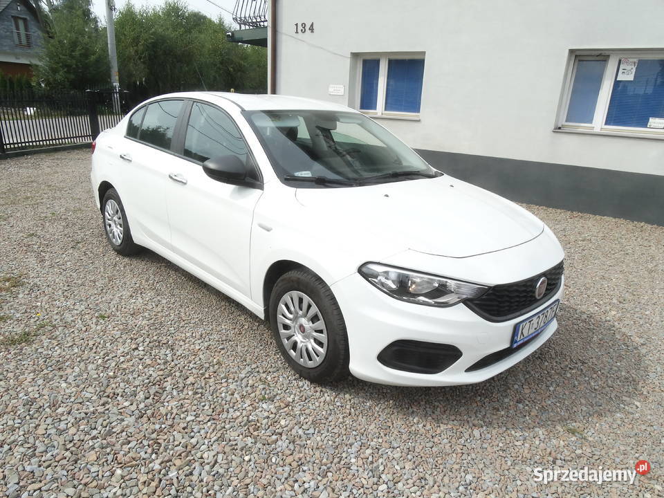 Fiat Tipo wypożyczalnia wynajem samochodu małopolskie Przebieczany