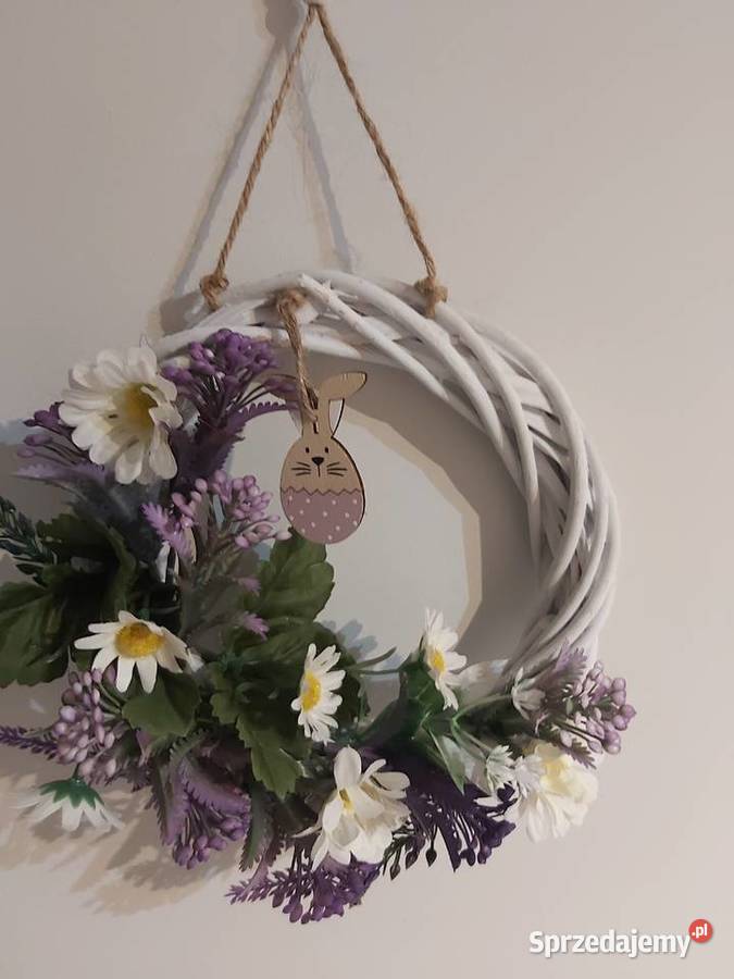 Wianek na drzwi ścianę