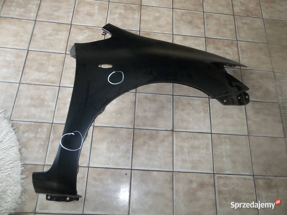 TOYOTA AURIS E 15 0610 blotnik prawy części blacharskie Jędrzejów sprzedam