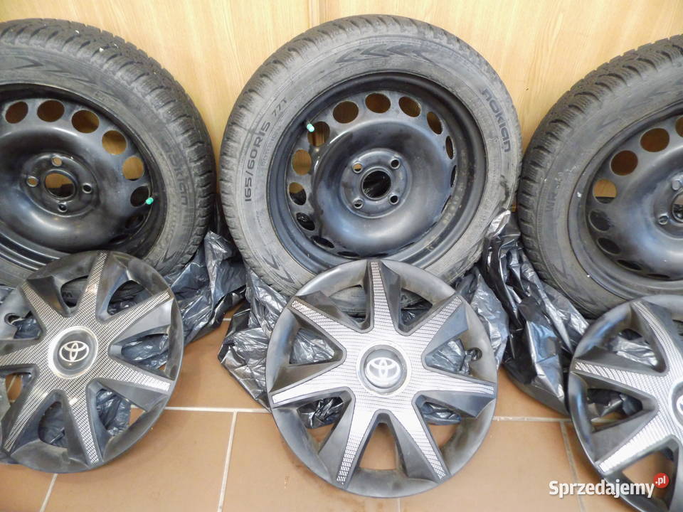 Koła z oponami zimowymi i kołpakami Toyota Radzewice sprzedam
