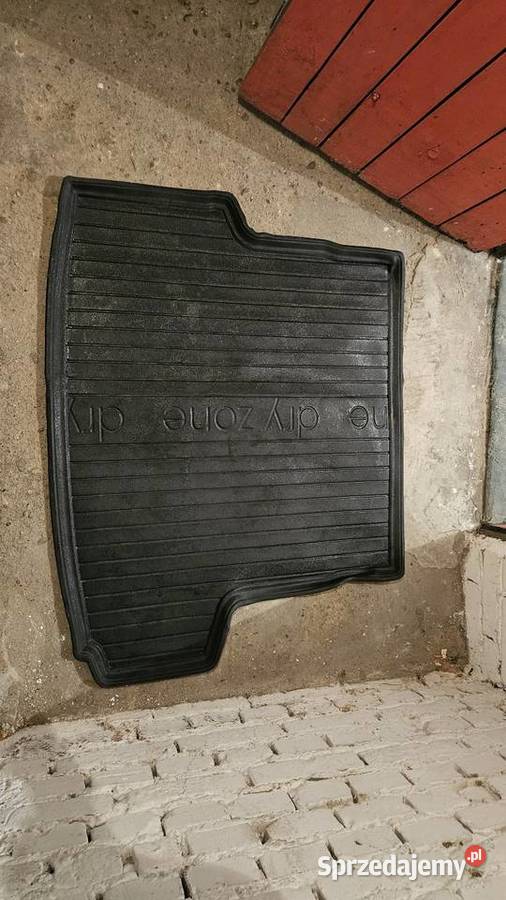 Sprzedam gumowa mata bagażnika do BMW Seria 3