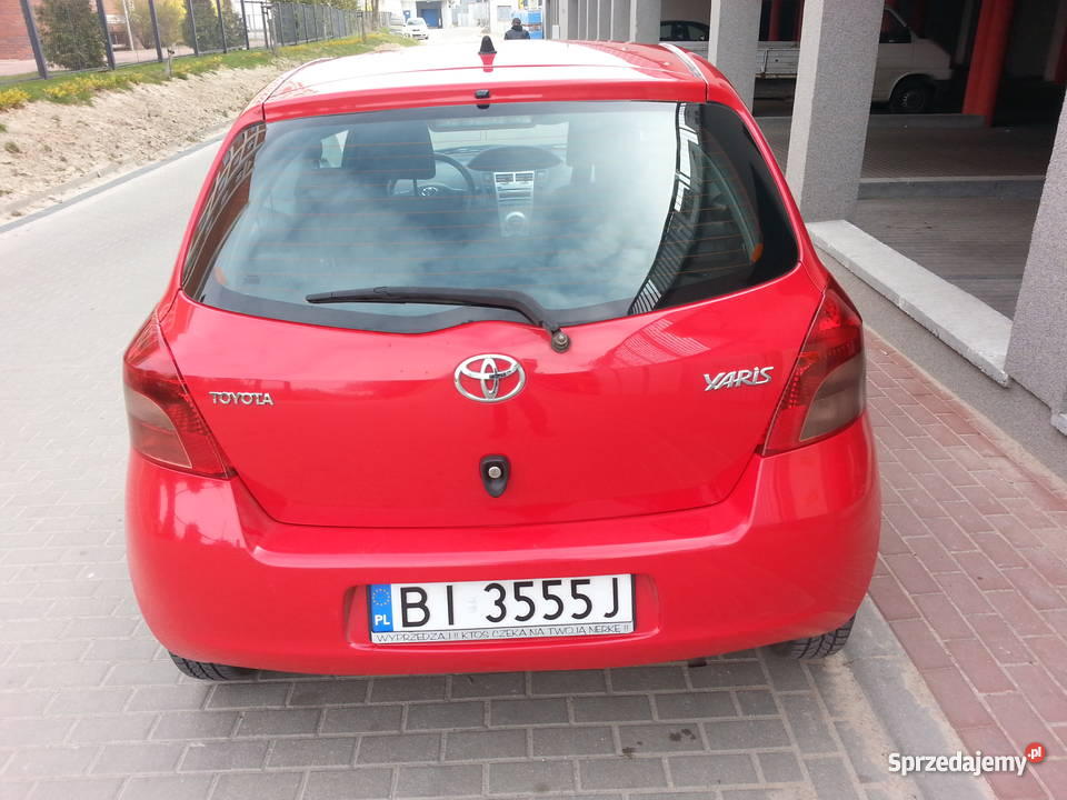 Toyotę Yaris 2007 benz3drzwiowa czerwona podlaskie Białystok