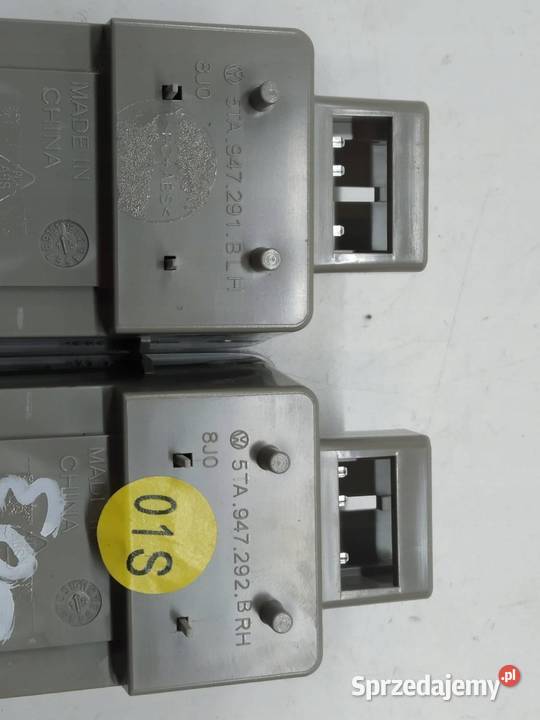 LAMPKA PODSUFITKI KOMPLET 5TA947105C 5G0947291K osobowe