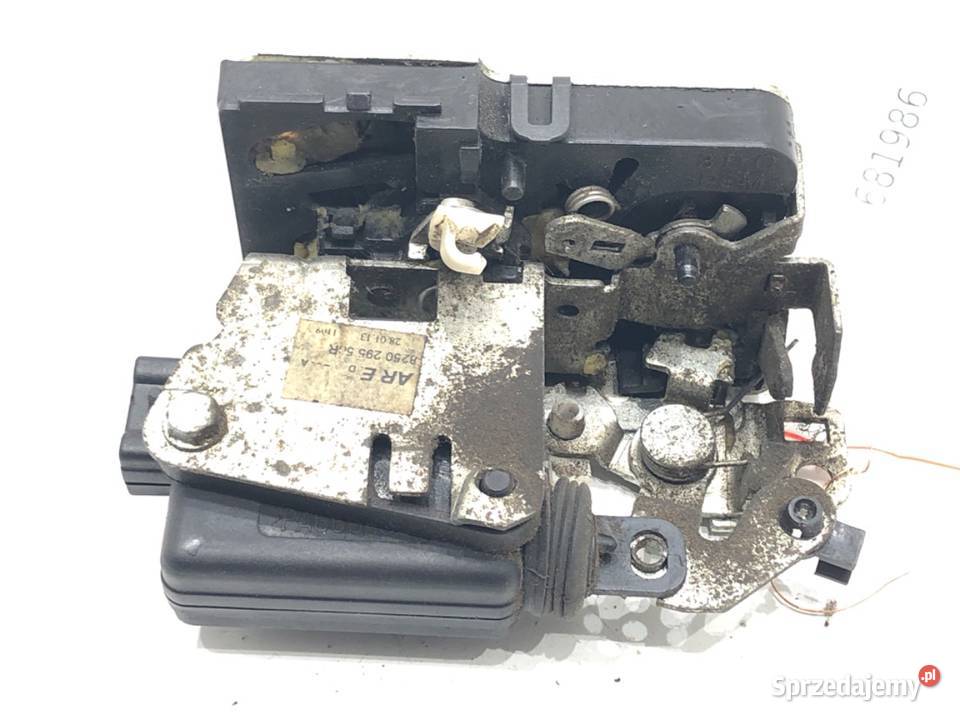 ZAMEK DRZWI PRAWY TYŁ DACIA DUSTER Hatchback sprzedam