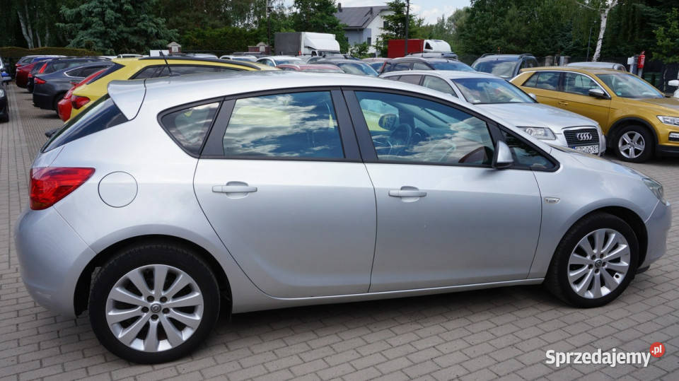 Opel Astra zarejestrowany ubezpieczony Gwarancja