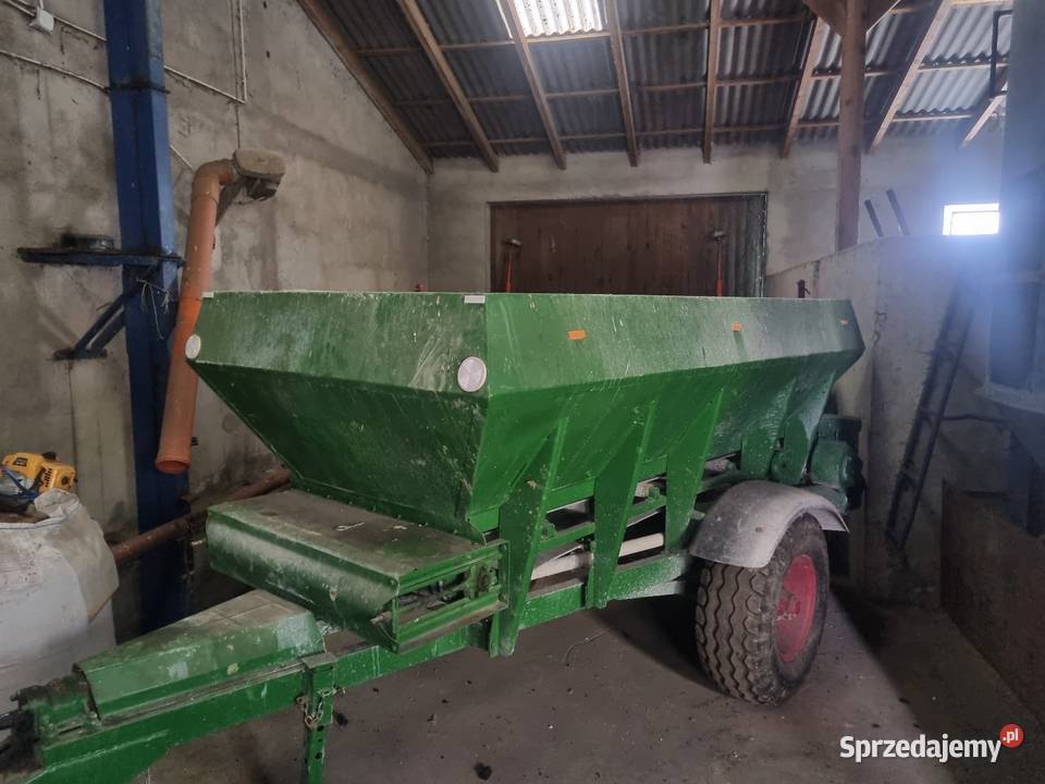 Rozsiewacz wapna RCW 3 kujawsko-pomorskie Wielkie Pułkowo