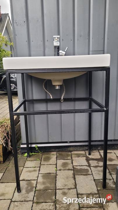 Umywalka ceramiczna z baterią i czarnym stelażem Kraków