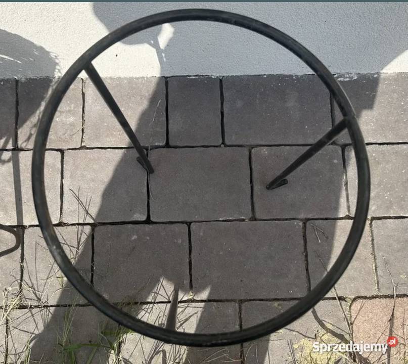 Kwietnik metalowy z osłonką wiklinową z lat PRLu Łódź