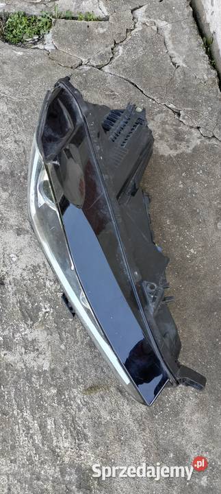 JAGUAR XE Lampa Prawa Uszkodzona osobowe Poświętne