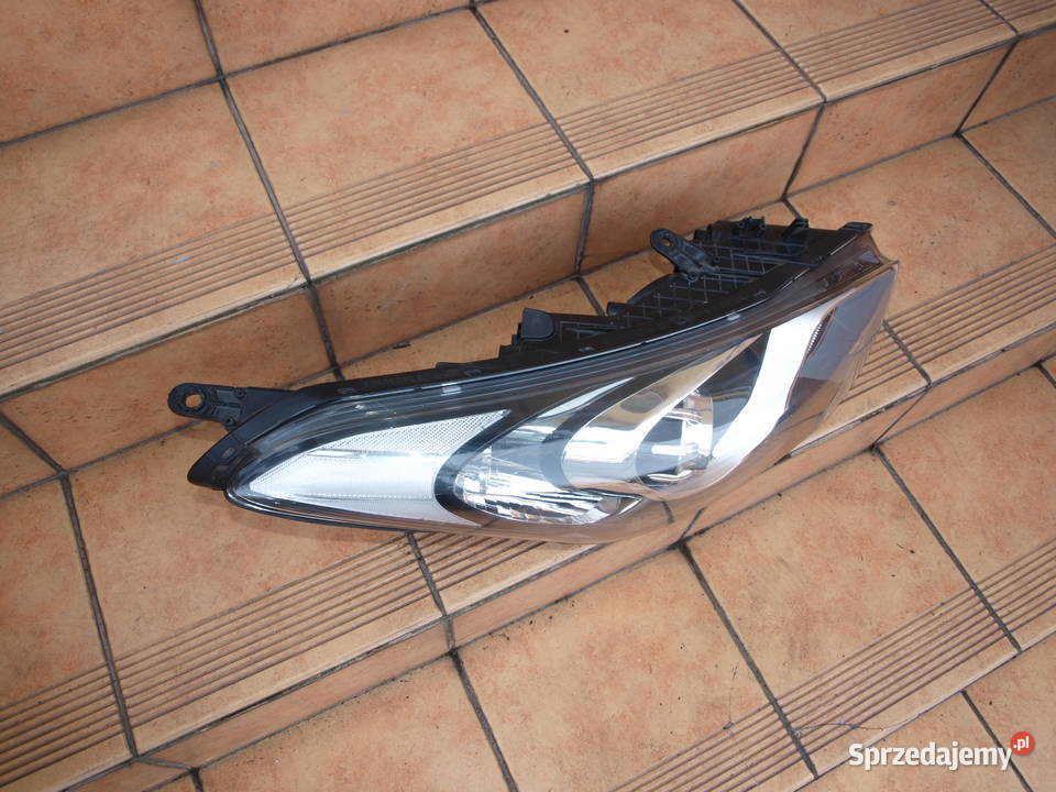Hyundai i30 i 30 lampa prawa przód 11 pinów 2012 osobowe Kalisz