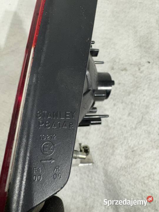Lampa prawa w klapę Honda Civic sedan 0611 śląskie