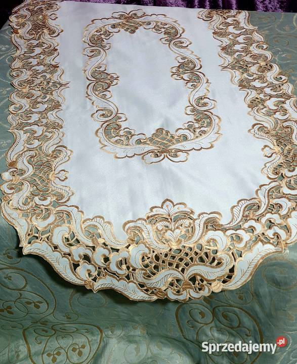 Bieżnik w kolorze Cappuccino haftowany 60x120 Piaseczno