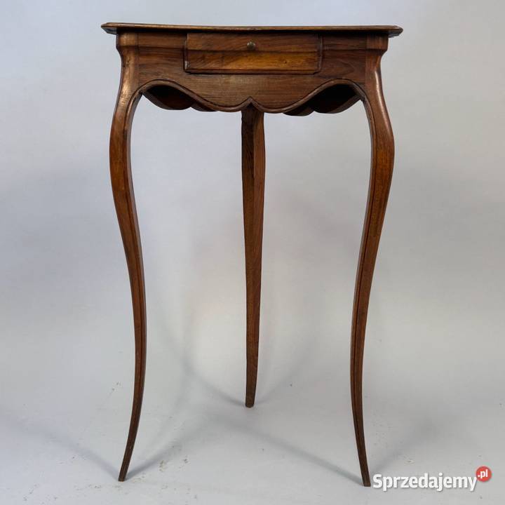 Antyczny stolik z drewna orzechowegook 1890r