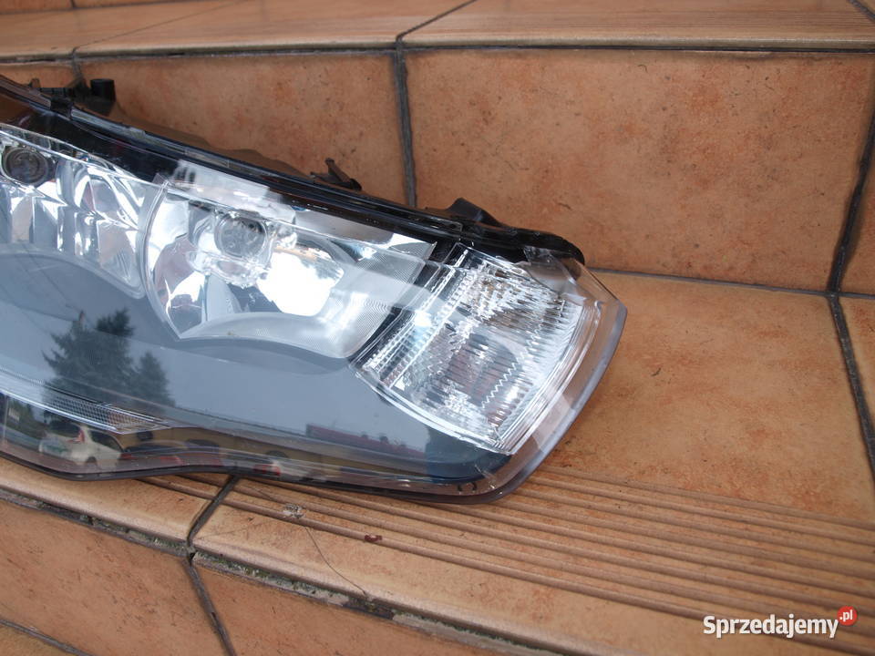 Audi A1 lampa prawa przód zwykła 2010 2014r osobowe Kalisz