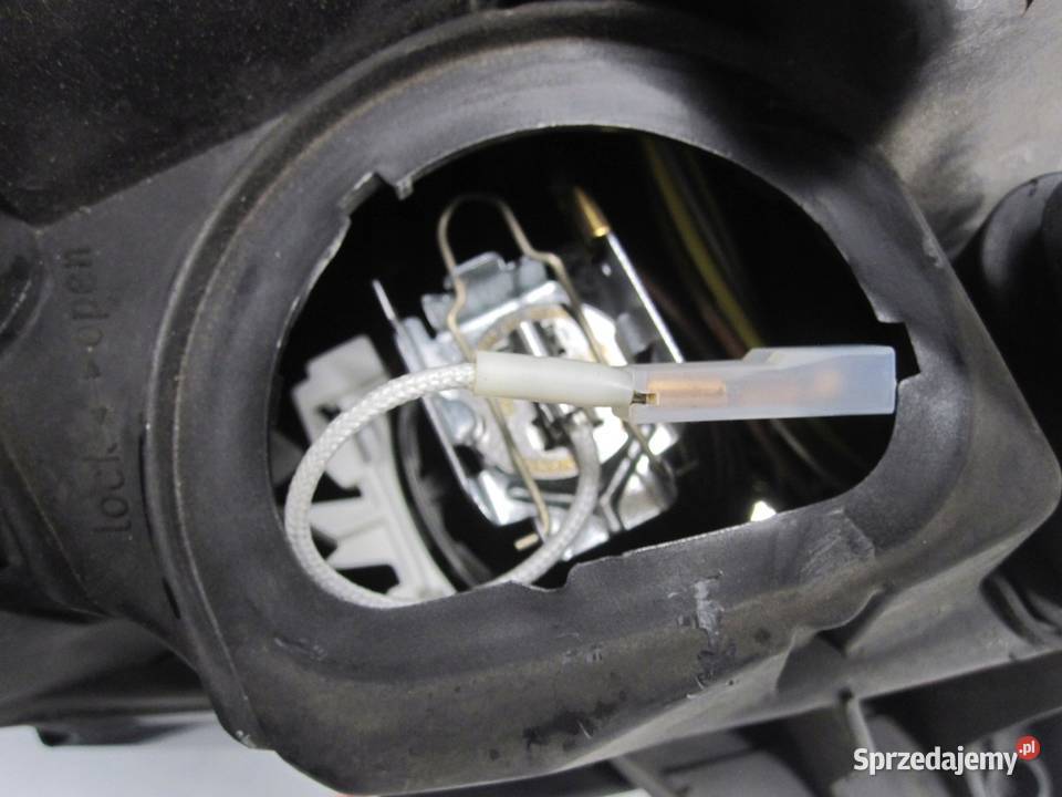 AUDI TT lampa prawa przód 8N0941004AL 1307329066 Części samochodowe Kielce