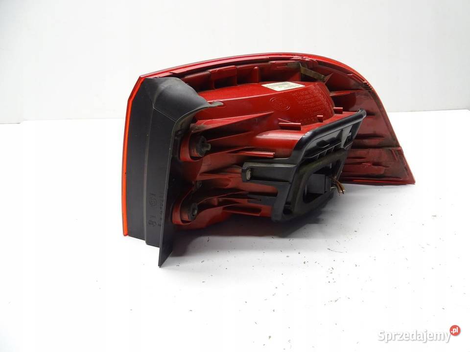 LAMPA LEWA LEWY TYŁ TYLNA W BŁOTNIK VW PASSAT B7 osobowe