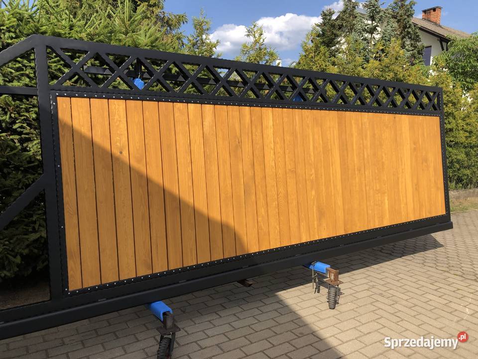 Brama wjazdowa przesuwna drewno metal kuta Jelenia Góra