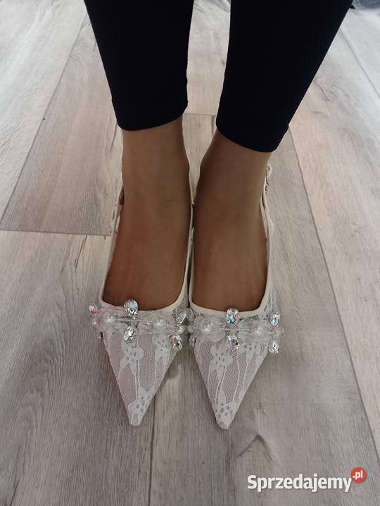 41 Koronkowe bogato zdobione Czółenka wieczorowe Czółenka sprzedam