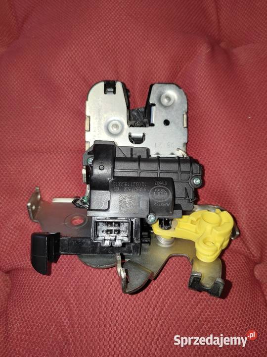 Zamek klapy tylnej Audi A6 OE Murowana Goślina