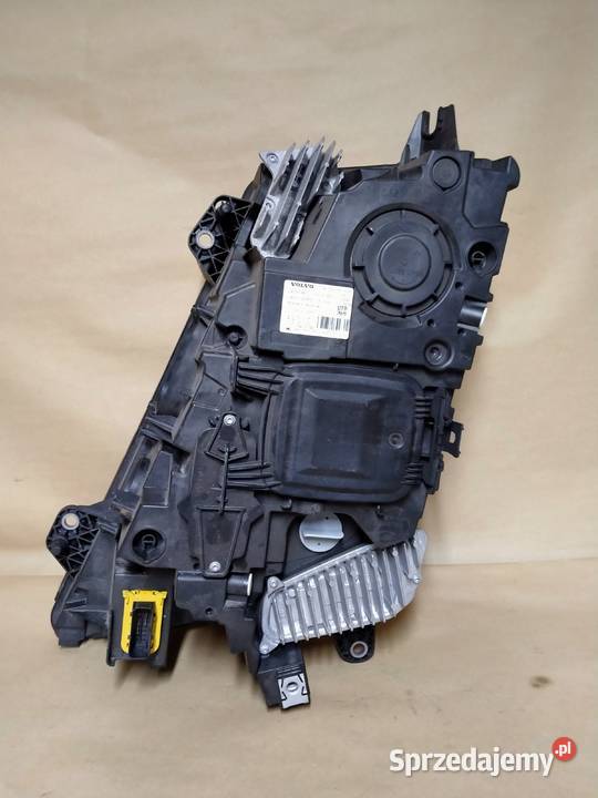 VOLVO FH4 LAMPA PRAWA 24159342 CAŁA NIE ciężarowe Kargowa