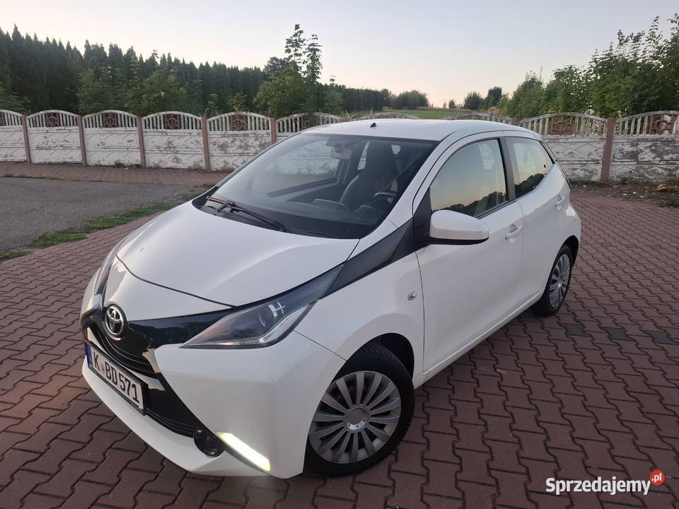 Toyota Aygo 10 BenzynaKlimaTempomatSerwis Rok produkcji 2016 Skarżysko-Kamienna