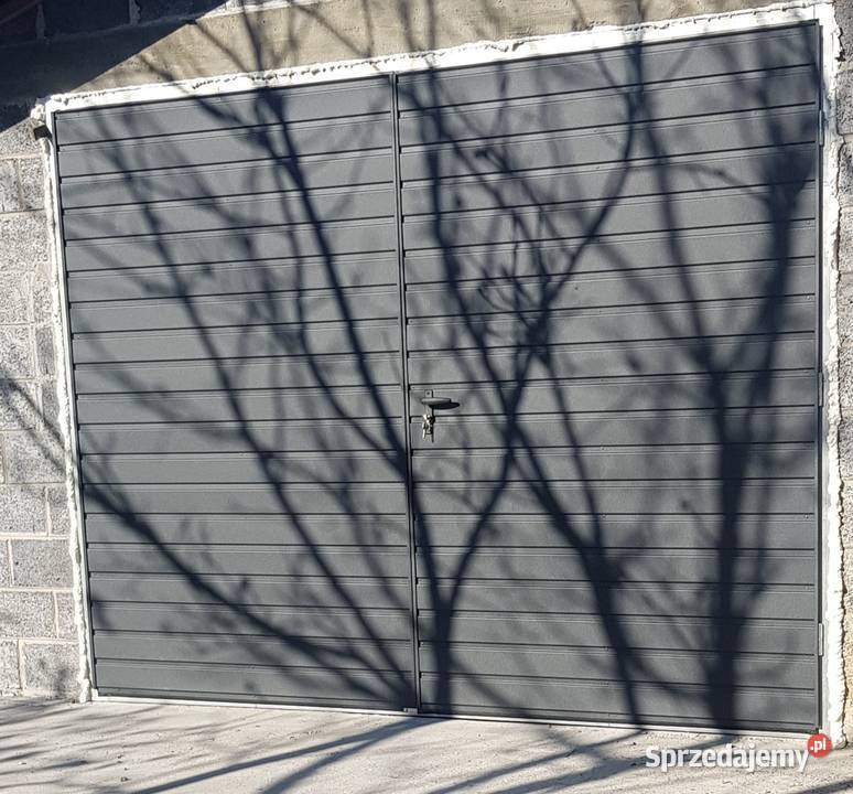 Brama garażowa uchylna dwuskrzydłowa Tarnów