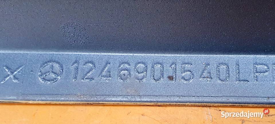 MERCEDES W124 SEDAN LISTWA DRZWI LEWA STRONA Radom