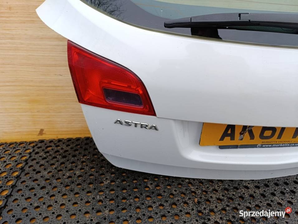 OPEL ASTRA J KOMBI KLAPA TYŁ Y40R Zbierkowo sprzedam