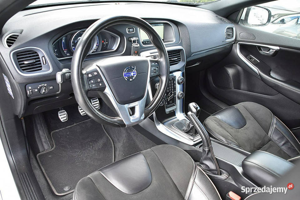 Volvo V40 V40 20D2 120 RDesign Alcantara Led czujnik martwego pola Samochody osobowe Nowe Kucice