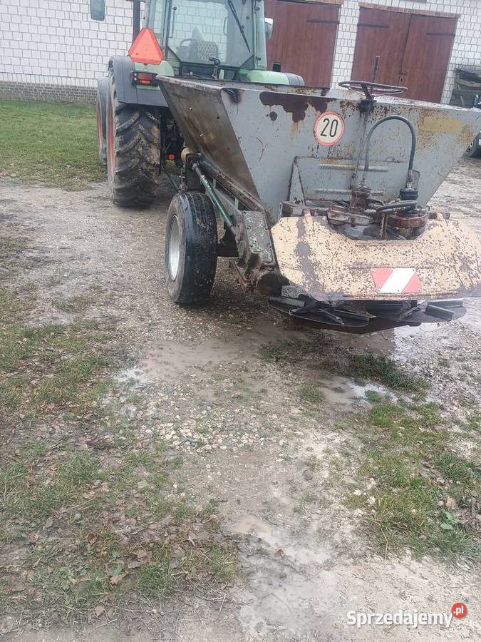 Rozsiewacz RCW 3 do wapna Mościska-Kolonia