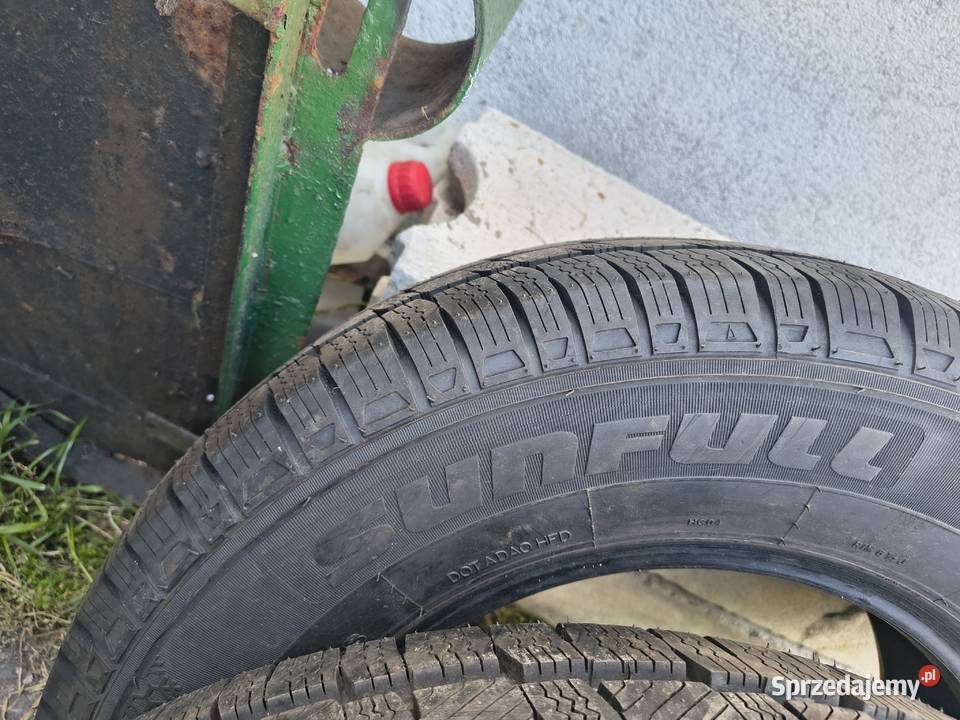 Opony całoroczne wzmacniane 21570R15C