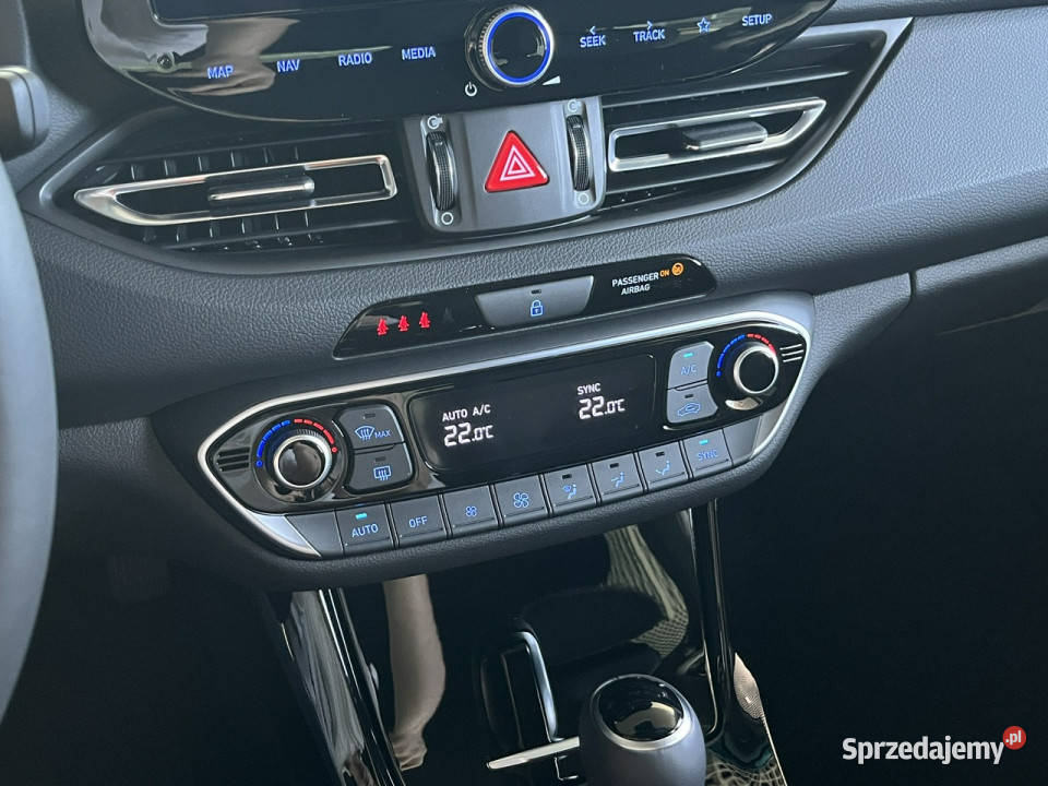 Hyundai i30 Okazyjna 15 TGDI 7DCT 48V 140 SMART system Start-Stop