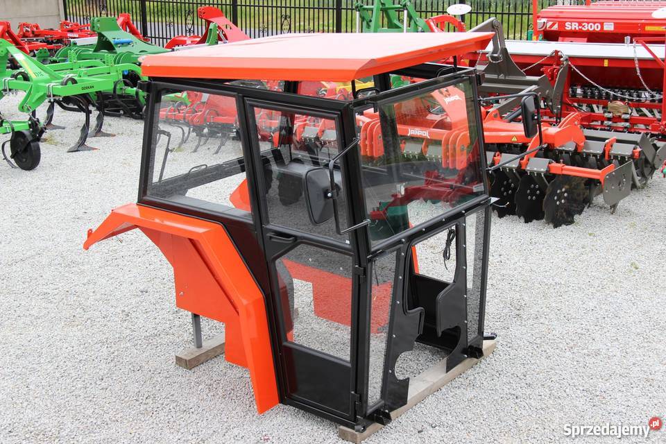 Kabina ciągnikowa do ciągnika MF 235 255 LUX z Pozostałe Rogóźno sprzedam