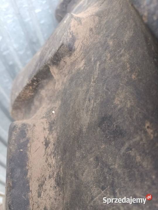 Opona 420x70x24 uszkodzony Czechowo