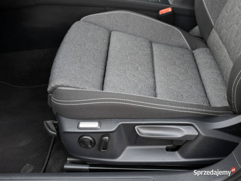Volkswagen Passat WJ1022M15 TSI EVO Business DSG Pępowo