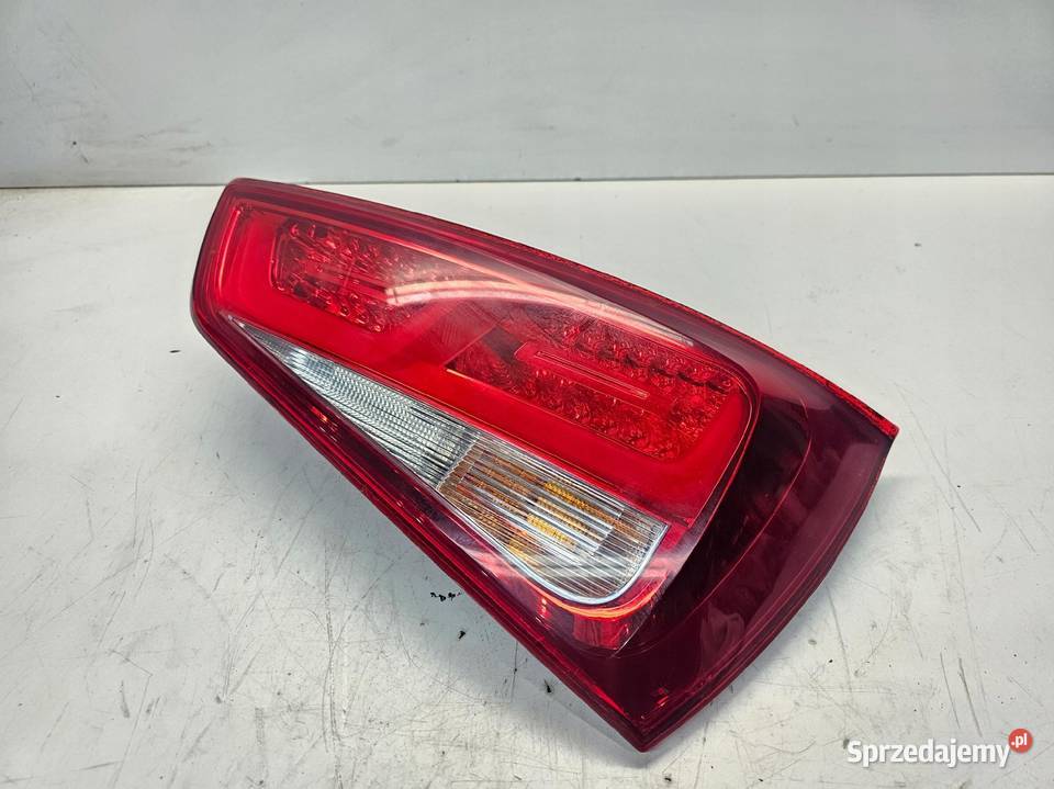 LAMPA PRAWY TYŁ W KLAPĘ AUDI A1 8X3 8X0945094E Przystajń